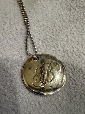Tiffany & Co love notes B pendent